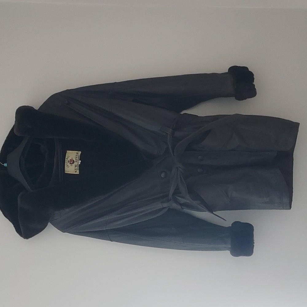 New River, authentic leather w/Fur Hood Size Large Snaps in front with Belt